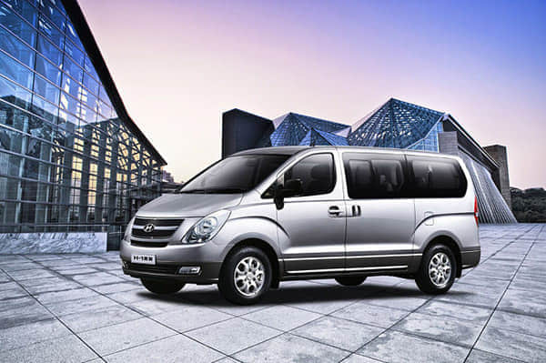 全新小鹏P7申报图曝光：赛博科技感十足，剪刀门可选！