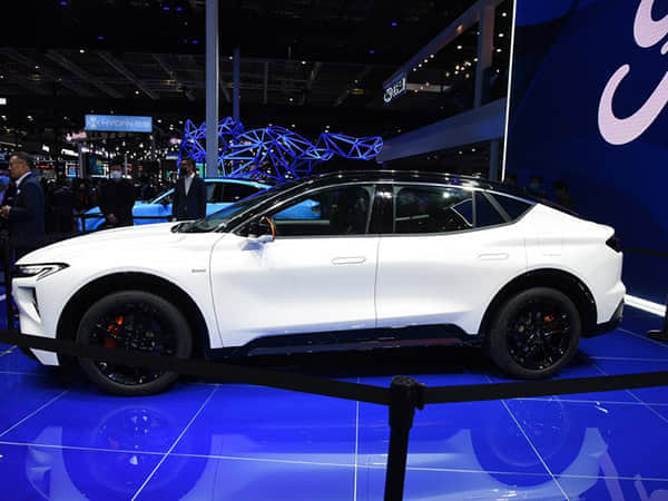 20万级合资混动B级车对决：蒙迪欧VS凯美瑞，谁更懂你？