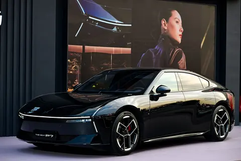 最帅的小鹏P7又有新色新车型了，702公里续航20.38万起